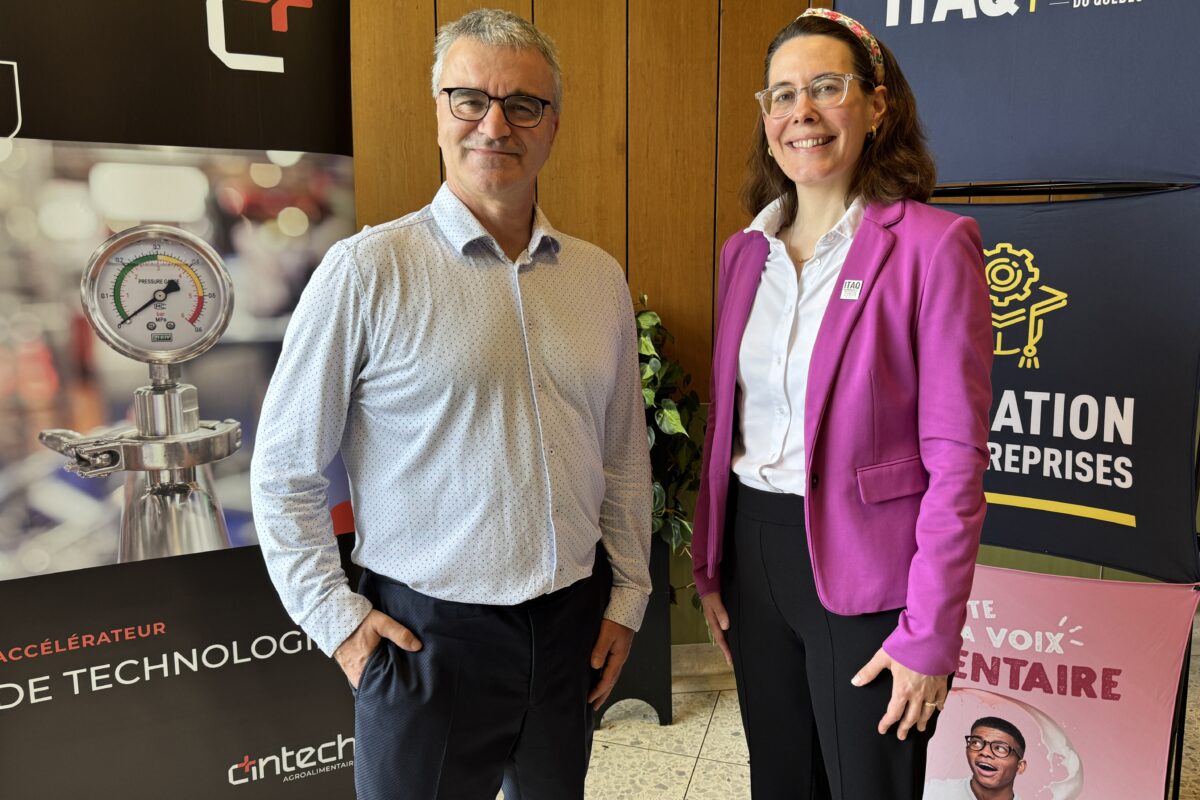 Jean Lacroix, président-directeur général de Cintech agroalimentaire, et Christine Ferland, de l’ITAQ, lors de l’annonce des nouvelles formations spécialisées pour l’industrie agroalimentaire. Photo gracieuseté