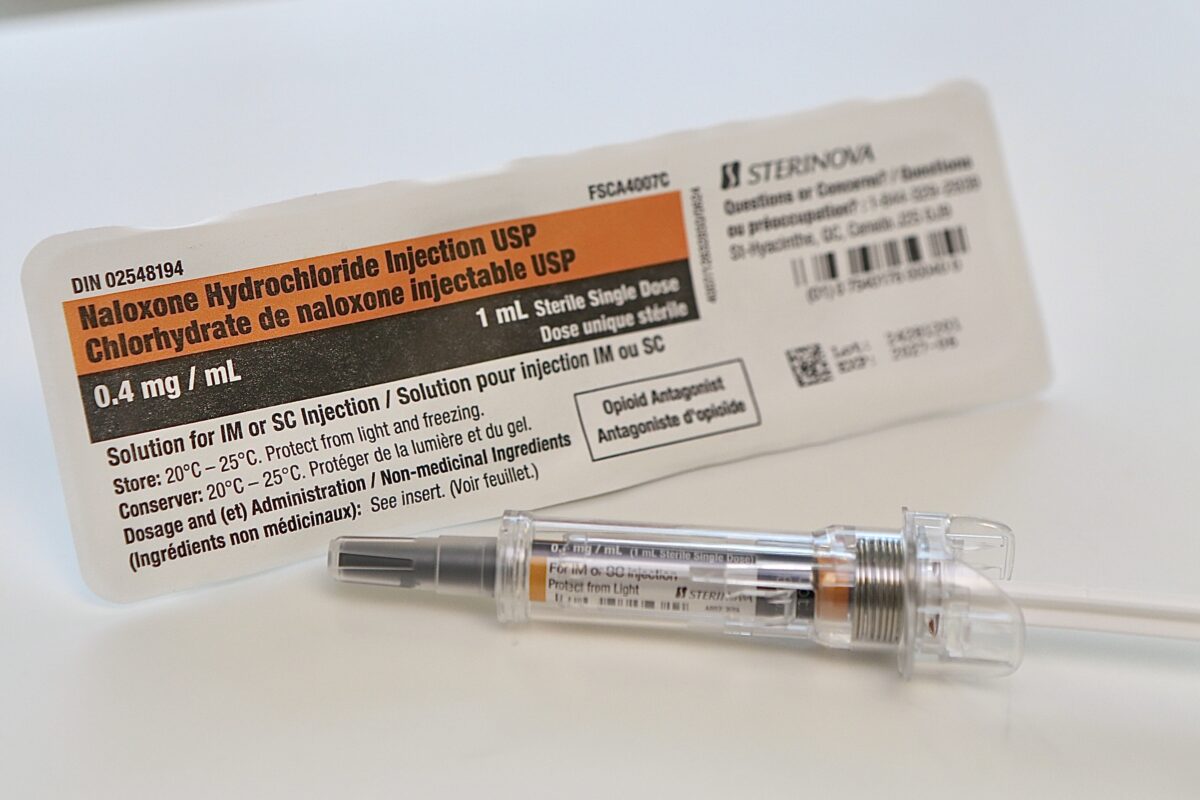 NaloxOne, la première naloxone entièrement québécoise, est produite à Saint-Hyacinthe dans l’usine de Sterinova. Photo Robert Gosselin | Le Courrier ©