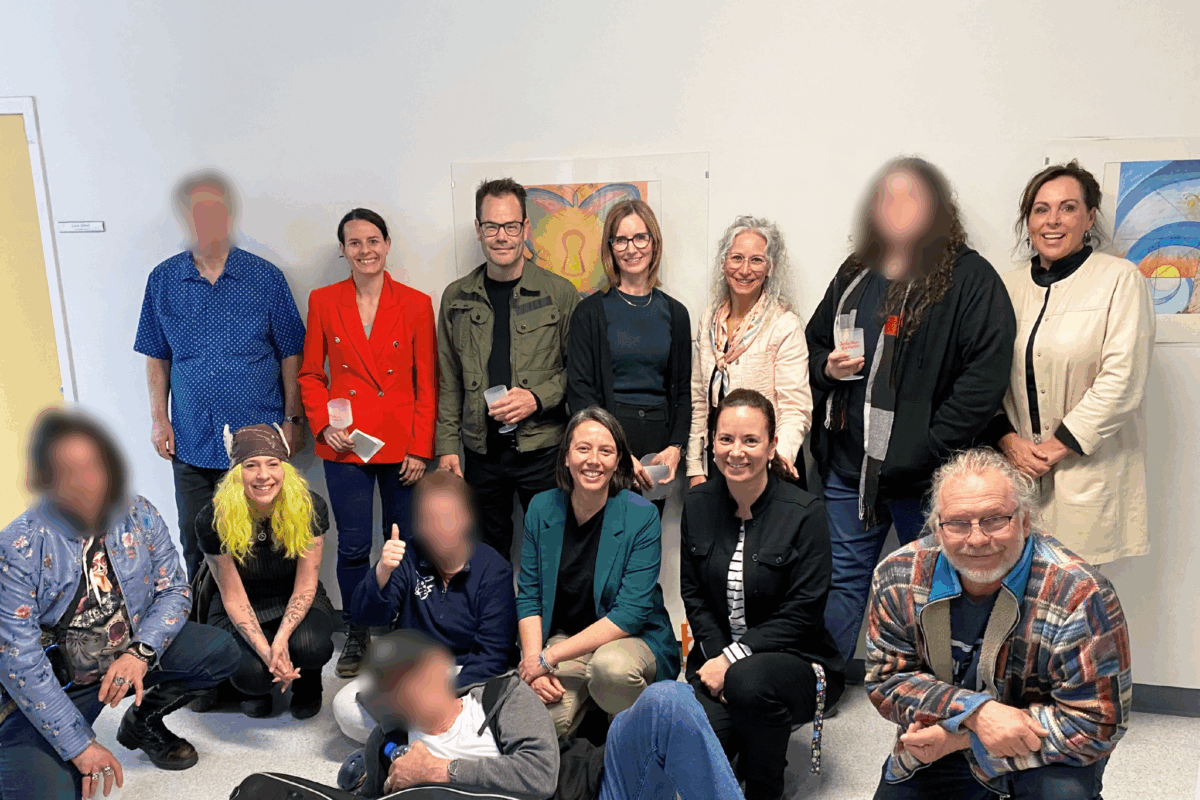 Des œuvres réalisées lors d’ateliers encadrés par l’organisme Les Impatients forment une exposition dans les corridors de la clinique externe de santé mentale à l’hôpital Honoré-Mercier de Saint-Hyacinthe. Photo gracieuseté