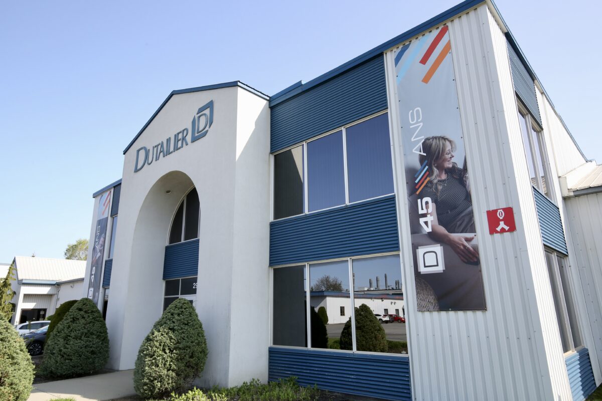 Le Centre de services scolaire de Saint-Hyacinthe loue l’immeuble qui abritait le manufacturier Dutailier à Saint-Pie depuis près d’un an. Photothèque | Le Courrier ©