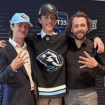 Caleb (au centre) pose aux côtés de ses frères Théo et Elliot. Photo gracieuseté