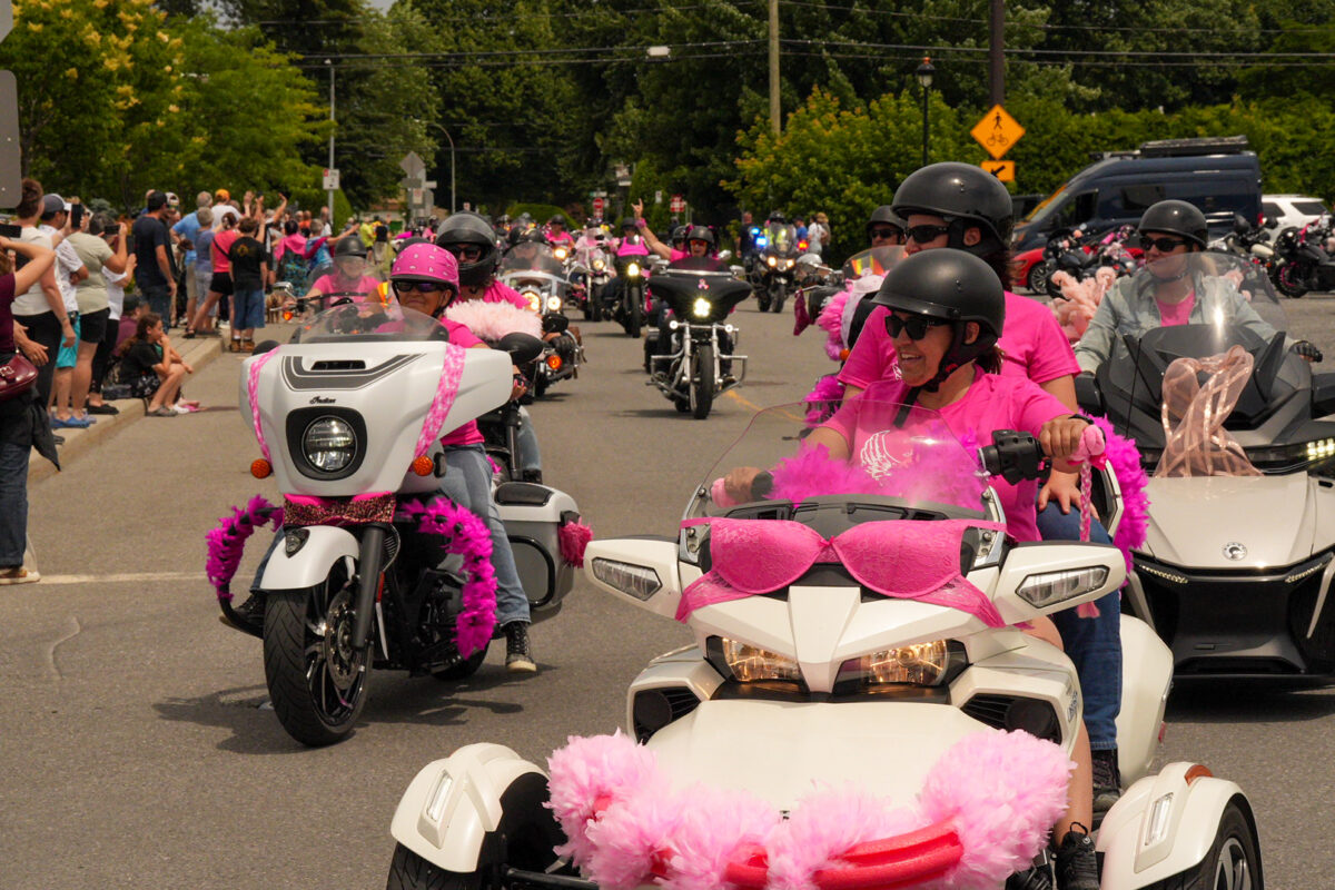 Près de 900 motocyclistes étaient de passage à Saint-Hyacinthe, le 5 juillet, dans le cadre de la Ride de filles. Photo Adam Bolestridge | Le Courrier ©