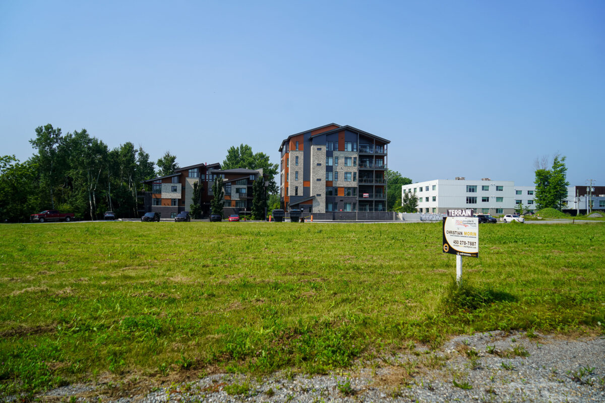 Un immeuble de 88 logements verra le jour dans l’îlot central du carré Albany-Tétrault à Saint-Hyacinthe. Photo François Larivière | Le Courrier ©