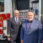 Le maire André Beauregard (à droite) en compagnie de Jocelyn Demers, directeur du Service de sécurité incendie de la Ville de Saint-Hyacinthe. Photo François Larivière | Le Courrier ©
