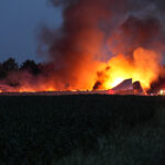 Un garage agricole a complètement été détruit par un incendie au petit matin le 11 juillet à Saint-Dominique. Photo Adam Bolestridge | Le Courrier ©