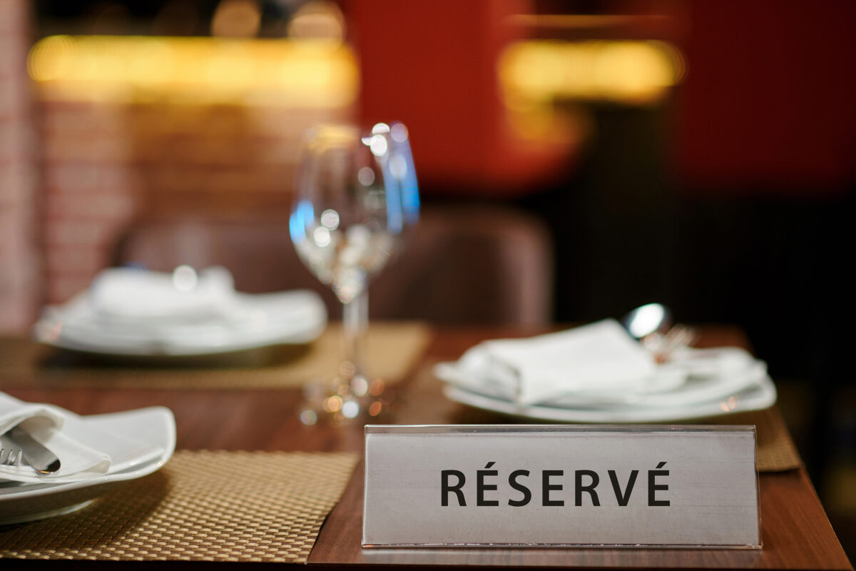 Le gouvernement du Québec a encadré les pénalités qu’un restaurateur peut imposer à un client qui n’honore pas sa réservation. Photo Freepik