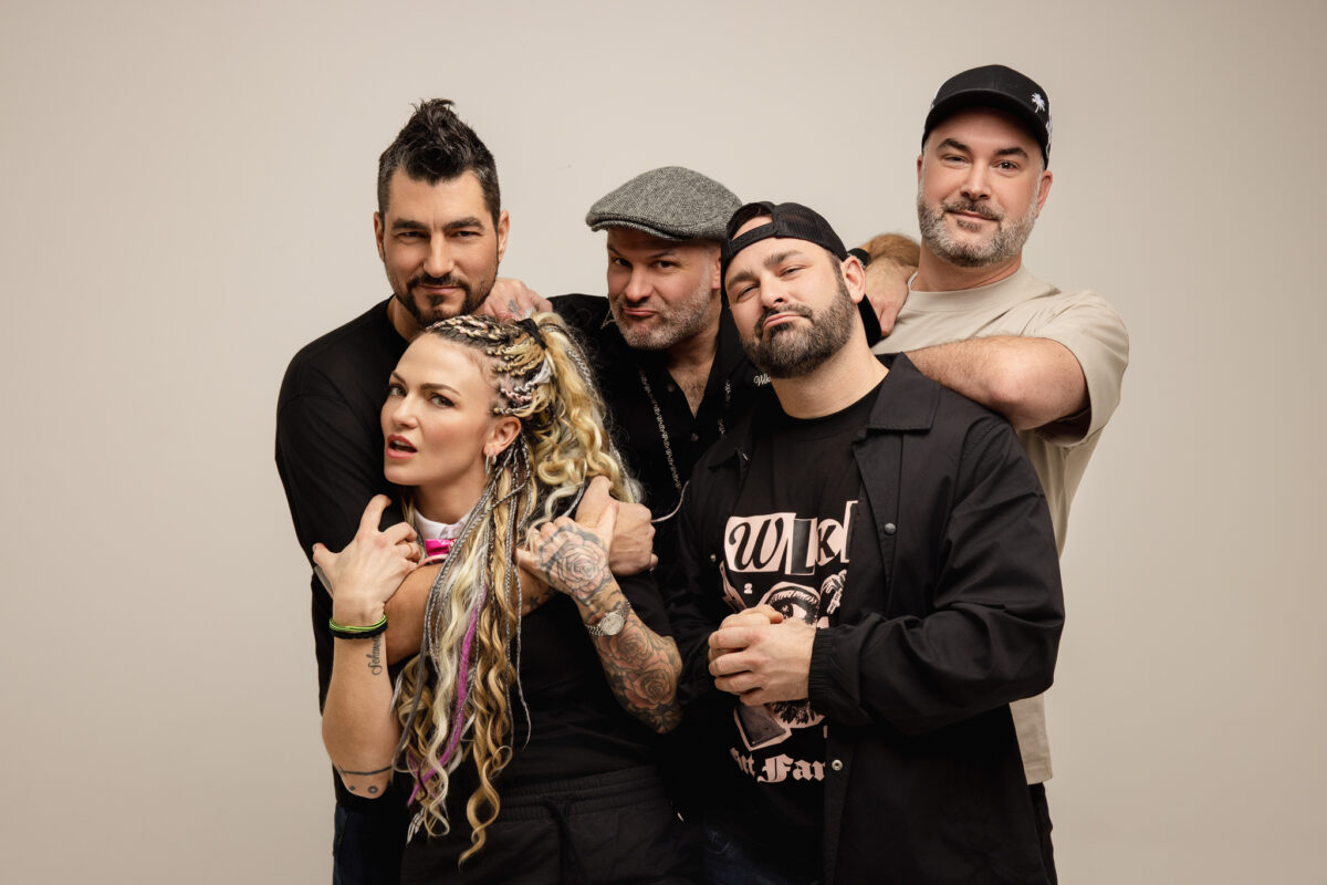 Untitled/1, un groupe pop-punk formé à Saint-Hyacinthe dans les années 2000, a marqué son retour sur scène dans les derniers mois avec ses membres Isabelle Desjardins, Mathieu Lamoureux, Matt Dumont, Nick Prince et Alex Chouinard. Photo Stéphane Audet