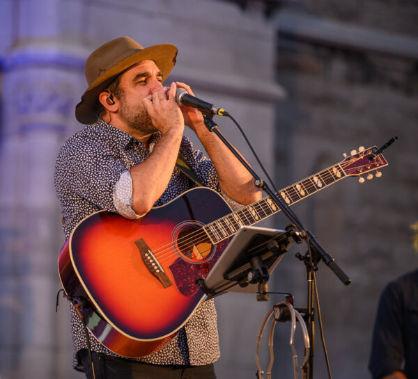 Dave Harmo reprend l’harmonica pour Les Colocs – Ensemble