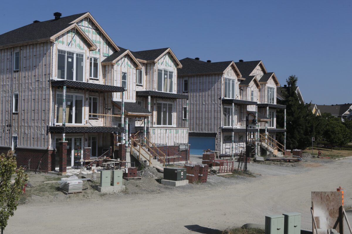 La Ville de Saint-Hyacinthe a observé plusieurs anomalies dans des immeubles en construction sur la rue du Vert. Photo Robert Gosselin | Le Courrier ©