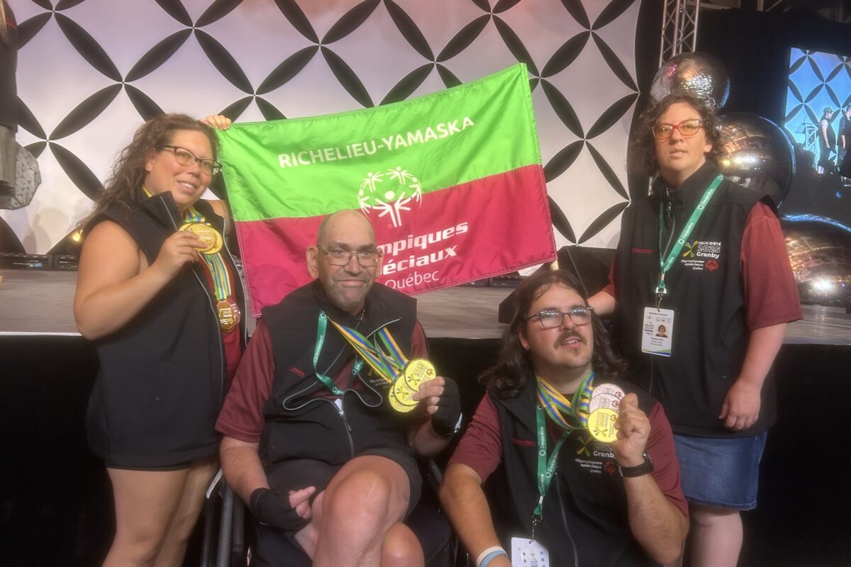 Les nageurs maskoutains Chloé Provencher, François Gilles Côté, Sébastien Charpentier et Rosanne Roy. Photo gracieuseté