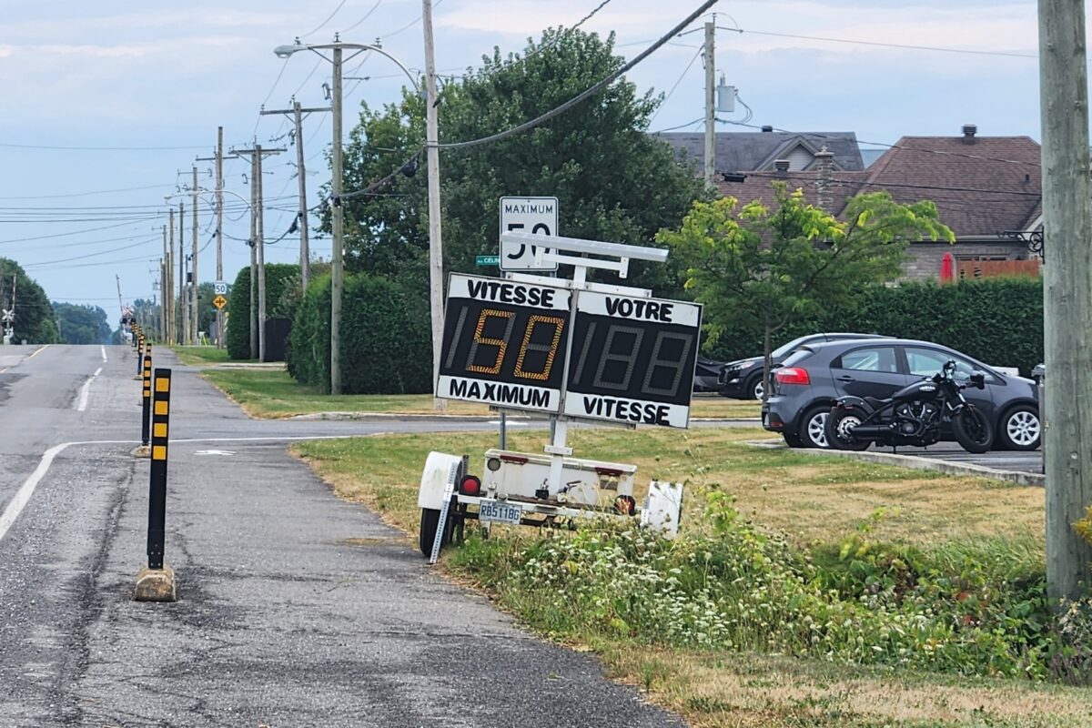 La Municipalité de Sainte-Hélène-de-Bagot a récemment fait installer deux radars pédagogiques sur son territoire. Photo gracieuseté
