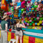 L’Expo agricole ne serait pas la même sans les manèges et les jeux d’adresse. Photo François Larivière | Le Courrier ©