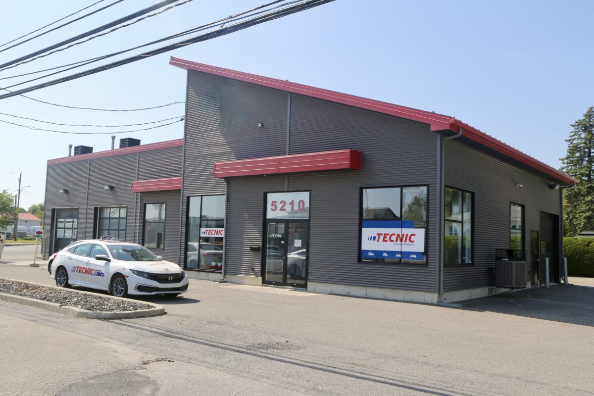 L’école de conduite Jasmil s’installera bientôt dans l’édifice qu’occupait tout récemment
l’école Tecnic Douville au 5210, boulevard Laurier, dans le secteur Douville.
Photo Robert Gosselin | Le Courrier ©