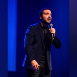 Le chanteur David Corriveau a impressionné avec les multiples voix qu’il est capable d’interpréter. Photo François Larivière | Le Courrier ©