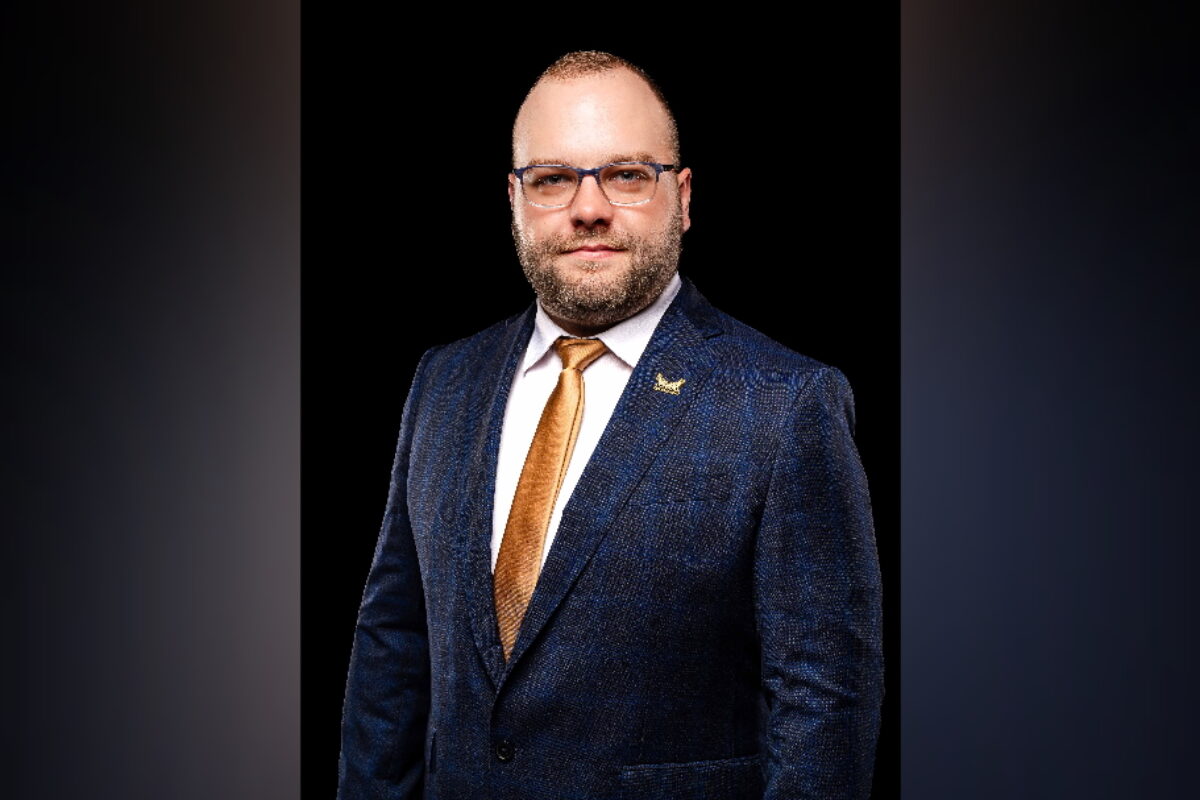 L’entraîneur-chef de l’équipe de hockey des Lauréats du Cégep de Saint-Hyacinthe, Gabriel Doyon. Photo gracieuseté