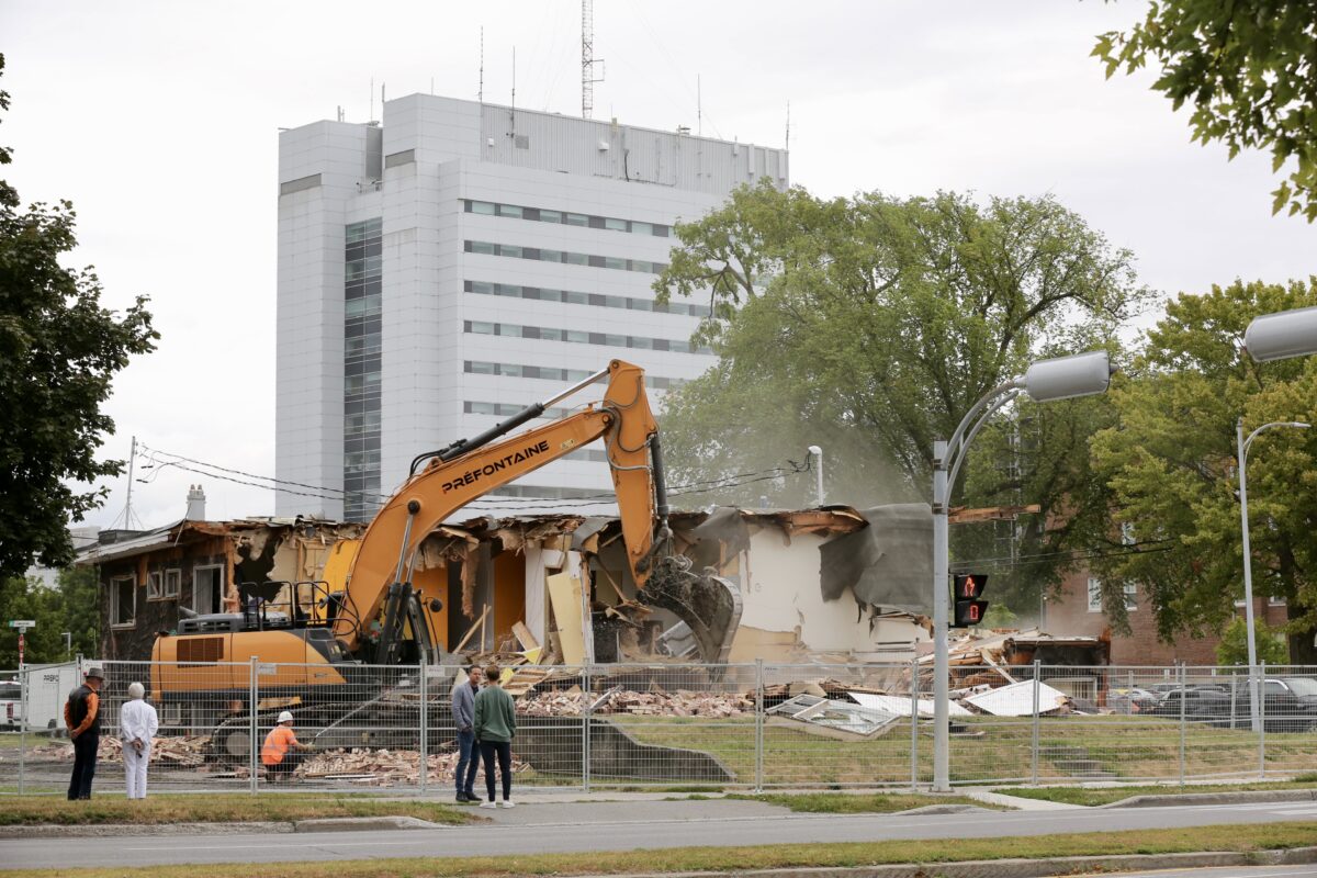 Avec son nouveau plan d’urbanisme, la Ville de Saint-Hyacinthe souhaite « une densification intelligente » de certains secteurs, dont l’axe des boulevards Laframboise et Casavant Ouest, où le Groupe Marcil envisage d’ailleurs d’implanter un projet immobilier d’envergure. Photo Robert Gosselin | Le Courrier ©