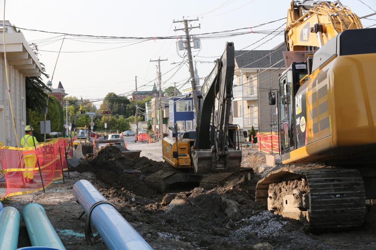 Seul le chantier de l’avenue Bourdages Sud et des environs accuse un retard. Il devrait terminer à la fin du mois de novembre, plutôt que le 1er novembre. Photo Robert Gosselin | Le Courrier ©
