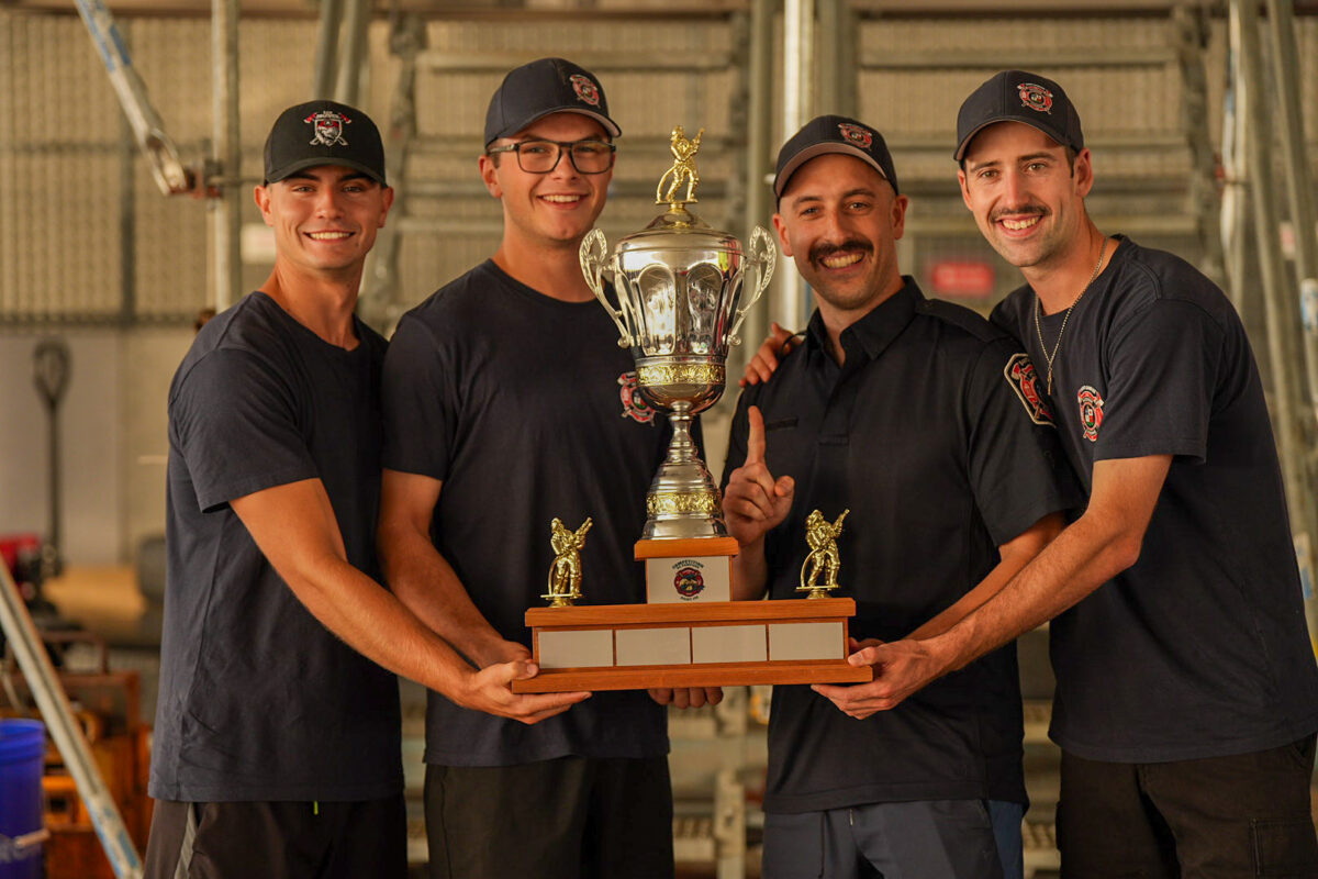 L’équipe de pompiers de Saint-Damase est repartie avec les grands honneurs de la première compétition régionale de pompiers organisée à Saint-Pie, le 23 août. Photo Adam Bolestridge | Le Courrier ©