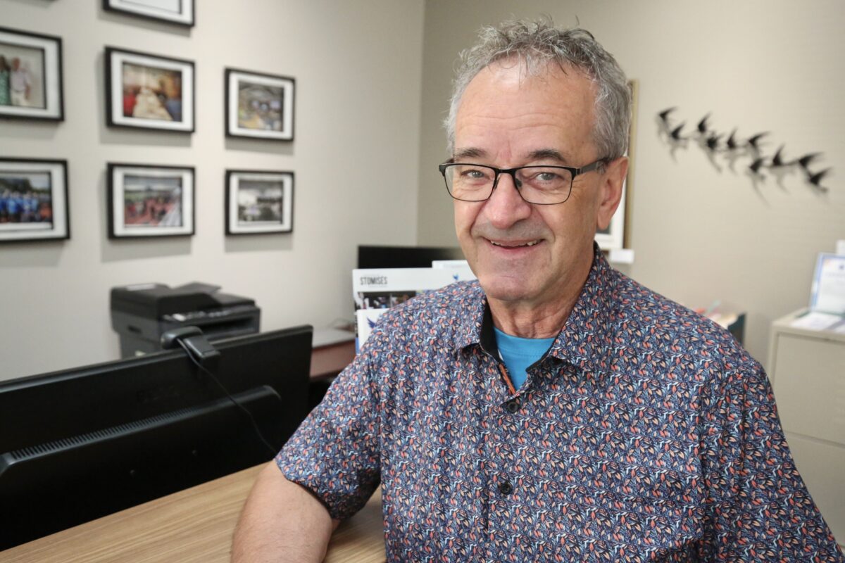 Le président de l’Association des stomisés de la Montérégie, Jacques Beaudreault, convie la population à la 11e édition de la marche annuelle de l’organisme, le 5 octobre à 10 h, au Cégep de Saint-Hyacinthe. Photo Robert Gosselin | Le Courrier ©