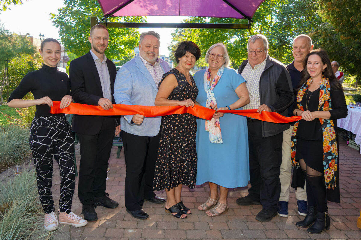Une zone d’ombre a été inaugurée dans les jardins de l’Hôtel-Dieu de Saint-Hyacinthe. Photo François Larivière | Le Courrier ©