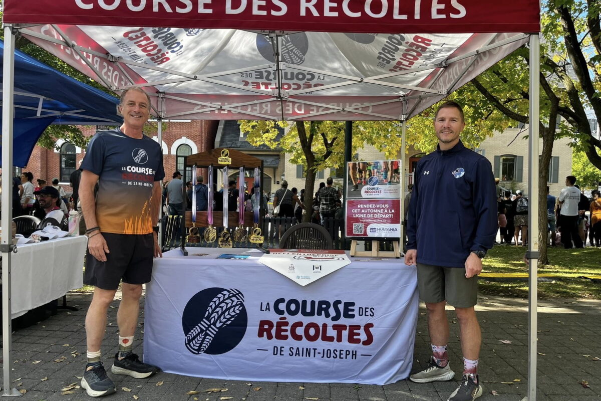 Donald Audet et Benoit Lamothe-Michaud, du comité organisateur de la Course des récoltes, invitent la population à la 4e édition de cette course automnale qui se tiendra le 25 octobre. Photo tirée de Facebook