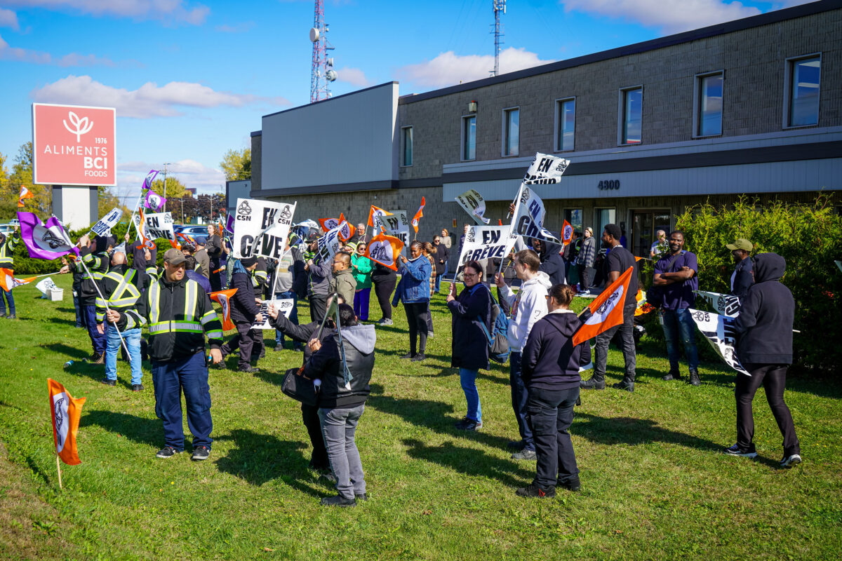 Une action de débrayage surprise s’est tenue mercredi chez Aliments BCI, sans toutefois nuire à la production. Photo François Larivière | Le Courrier ©