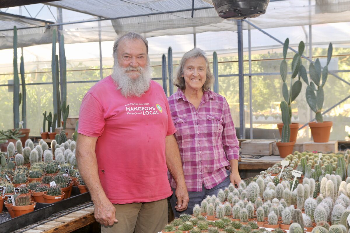 André Mousseau et sa conjointe Pierrette Martel, propriétaires de Cactus Fleuri à Sainte-Marie-Madeleine depuis 50 ans. Photo Robert Gosselin | Le Courrier ©