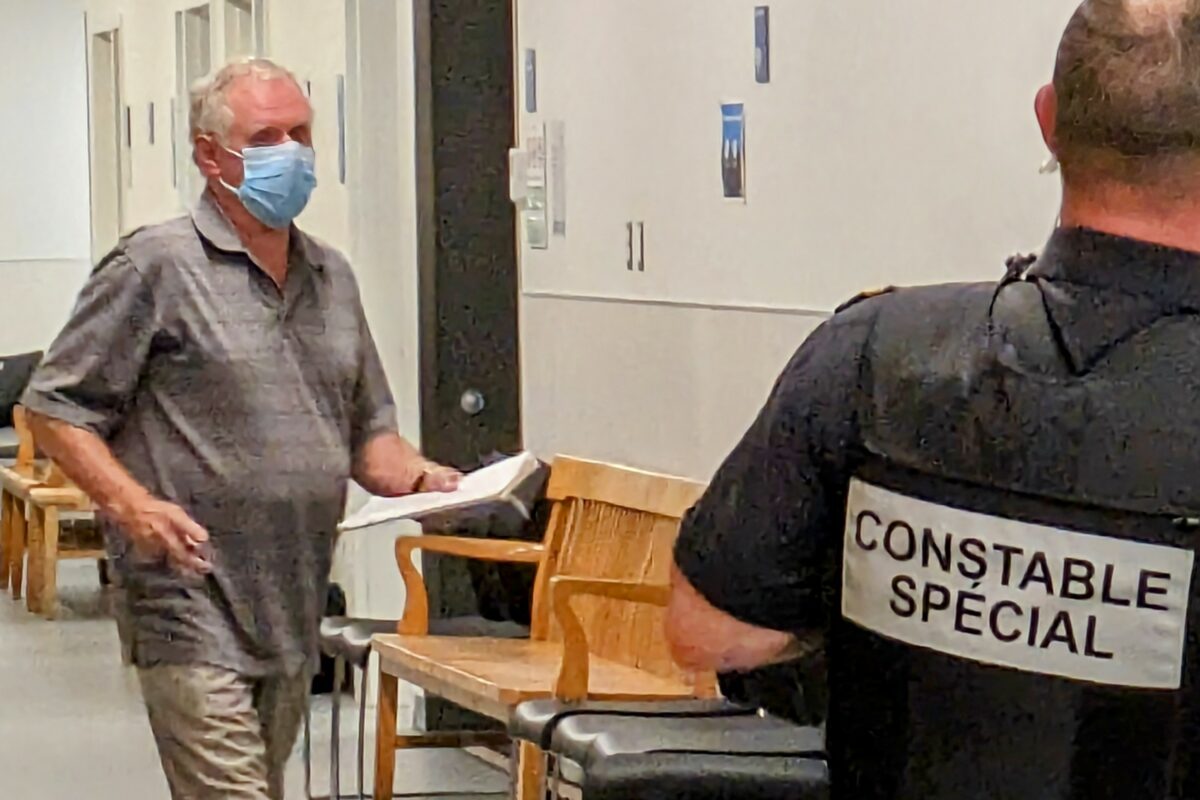 Reconnu coupable il y a près d’un an d’attouchements sexuels sur d’anciennes élèves, Gilles Robineau a finalement pris le chemin de la prison pour cinq ans. Photothèque | Le Courrier ©