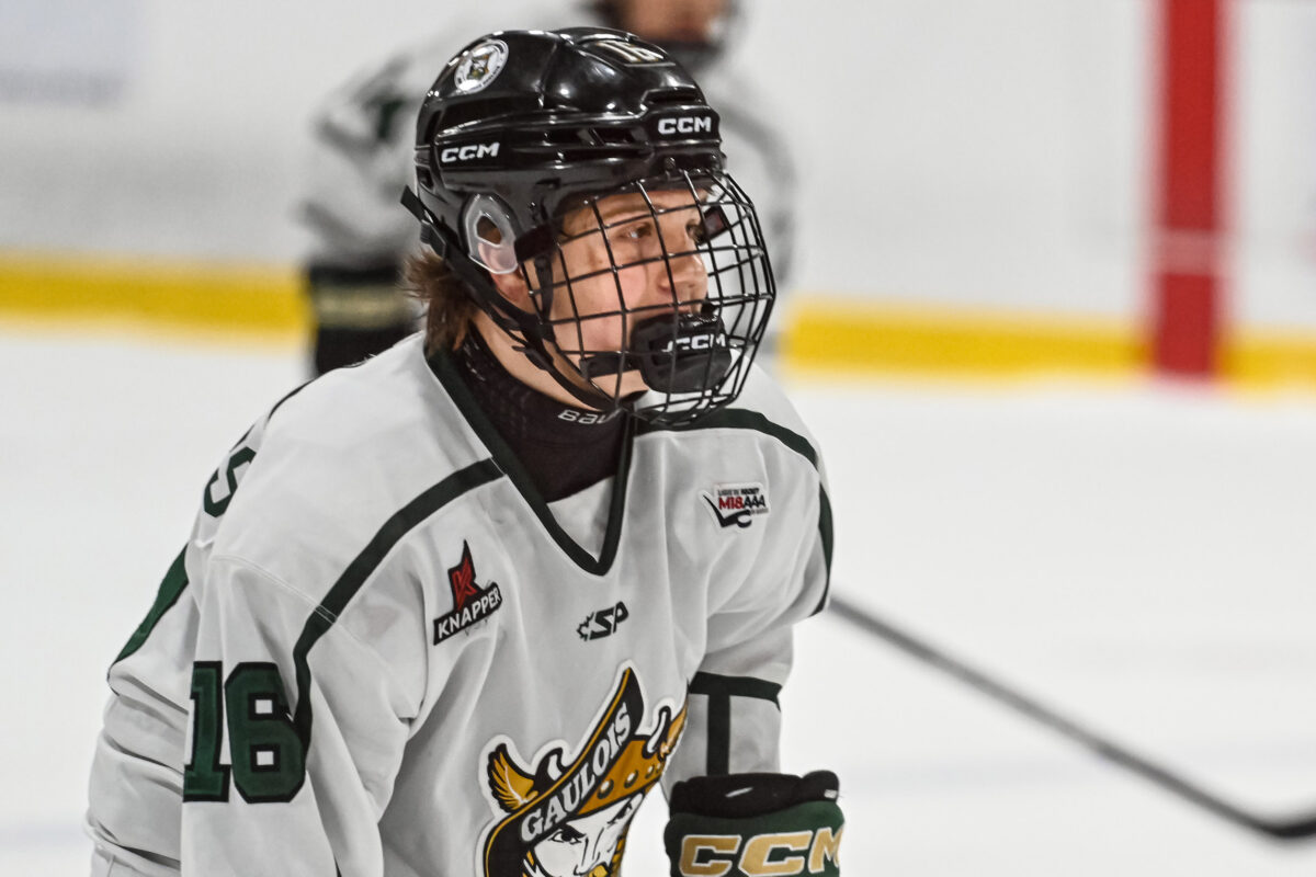 L’attaquant des Gaulois Malik Desrochers a disputé un premier match dans laLHJMQ en étant rappelé par les Cataractes de Shawinigan. Photothèque | Le Courrier ©
