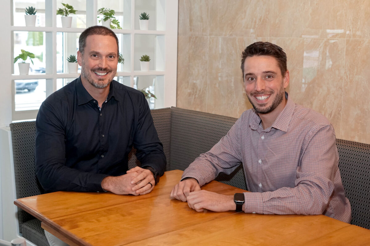 Les nouveaux président-directeur général et vice-président finances de la Résidence Bourg-Joli à Saint-Hyacinthe, Philippe-Olivier Cusson et Carl Périard. Photo François Larivière | Le Courrier ©