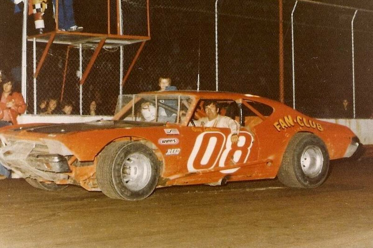 Guy « Yogi » Leclerc au volant de son légendaire bolide no 08 en 1977. Photo Daniel Robitaille