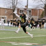 L’excitation était à son comble chez les Lauréats à la suite de la victoire de 34 à 15 en finale. Photo Robert Gosselin | Le Courrier ©