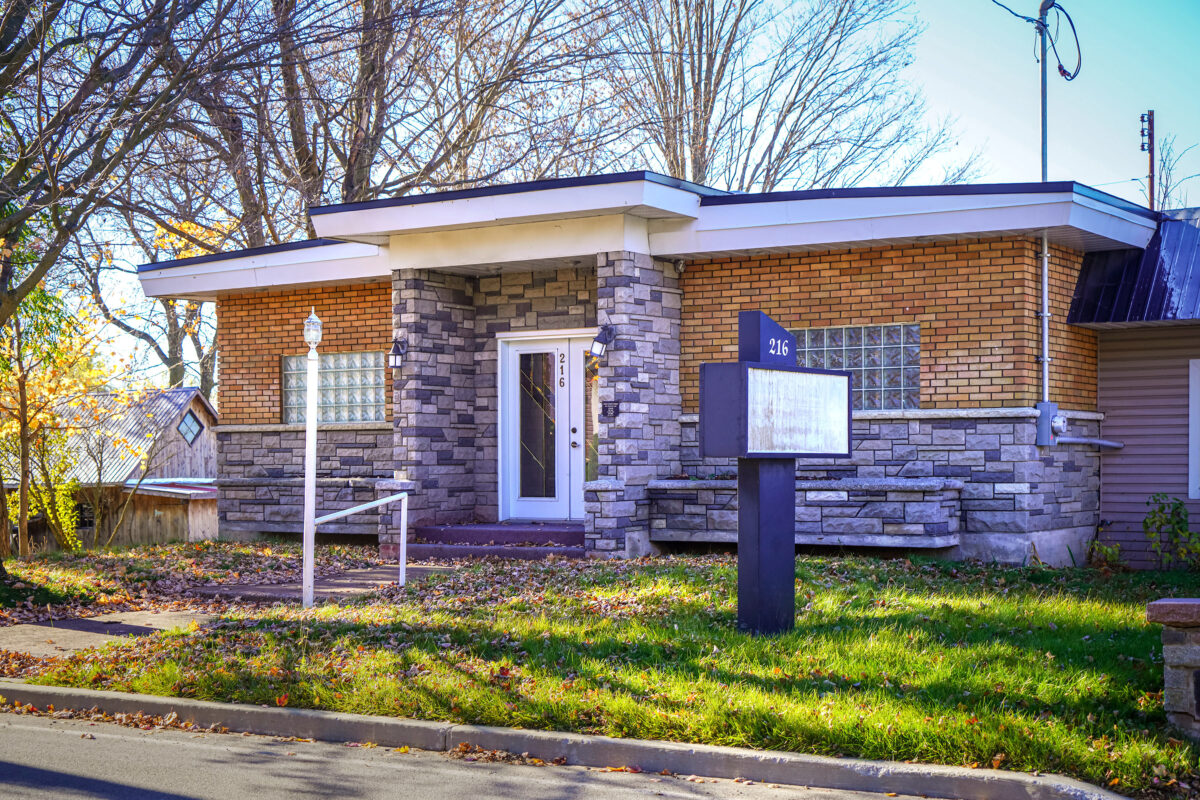 L’ancien complexe funéraire Maison Phaneuf de Saint-Liboire a récemment été vendu pour la somme de 570 000 $. Photo François Larivière | Le Courrier ©