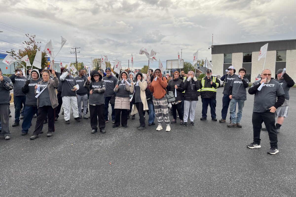 Présente à Acton Vale depuis 1954, l’entreprise Beaulieu Canada, autrefois connue sous le nom de Tapis Peerless, est le plus gros employeur de la MRC d’Acton avec ses 356 employés. L’entreprise a mis ses employés syndiqués en lock-out depuis le 10 octobre. Photo gracieuseté