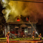 Une résidence mal en point de l’avenue Saint-Louis à Saint-Hyacinthe, que son nouveau propriétaire voulait transformer en sa maison de rêve, est partie en fumée dans la nuit du 5 novembre. Photo Adam Bolestridge | Le Courrier ©