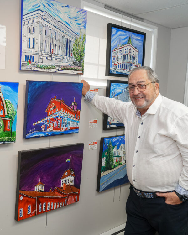 Yves Morier et ses toiles dans la Ville Lumière